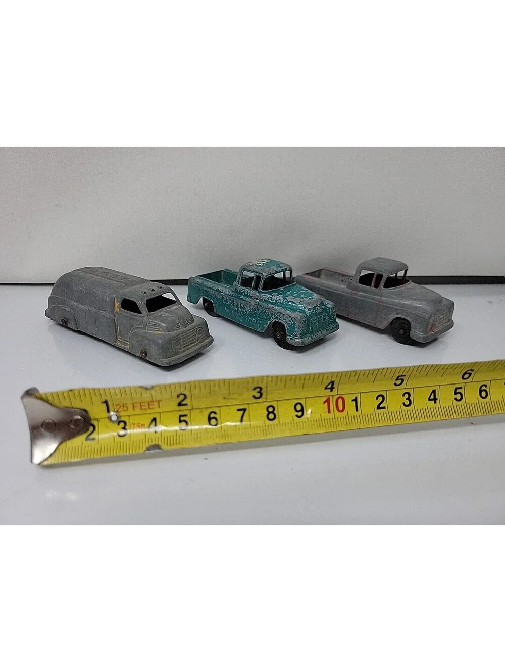 15 Vintage Tootsietoy  lot Of 15 Made in USA diecast metal Cars & Trucks